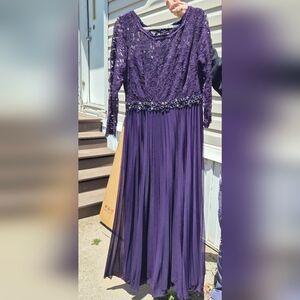 LONG DARK PURPLE DRESS SIZE 16